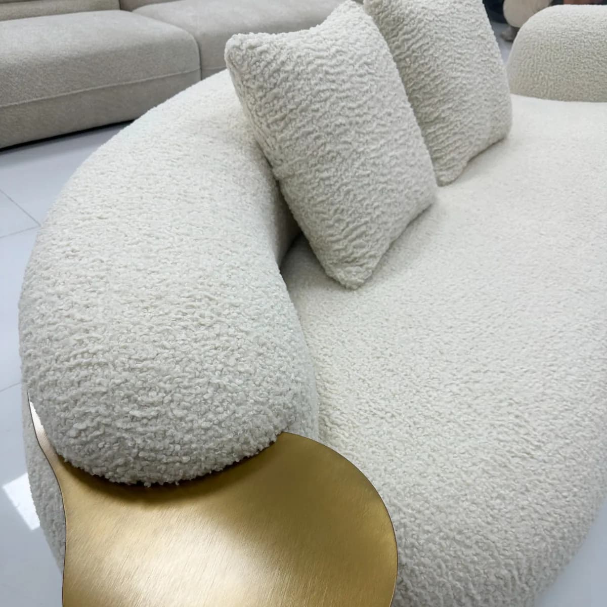 White Pea-shaped Sofa With Integrated Side Tables